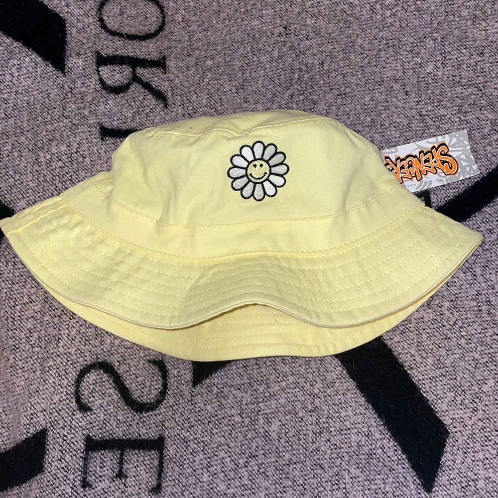 Bucket hat